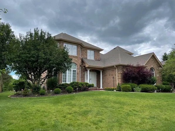 1438 Butler Ct, Vernon Hills, IL 60061