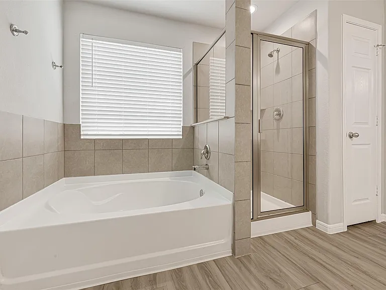 6518 Wenlock Dr — Photo 15