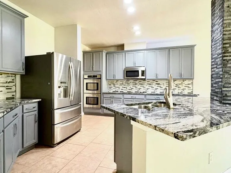 21115 Cape Coral — Photo 9