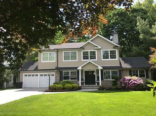 579 Barnett Pl, Ridgewood, NJ 07450