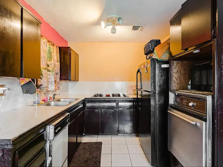 NW 202nd St — Photo 3