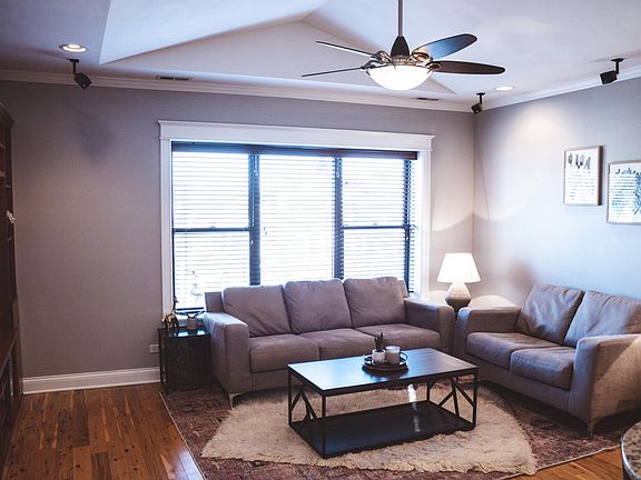 2nd image of 5139 N Ashland Ave APT 3