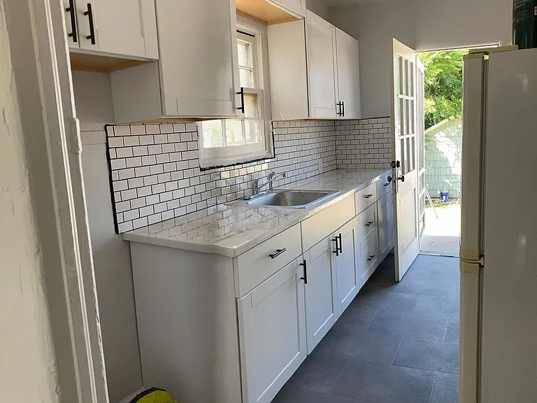 1007 Grant St — Photo 2