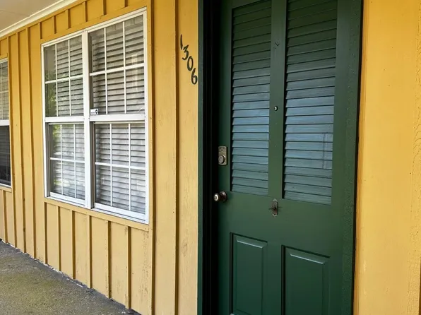 3310 Washington Ave APT 1306, Pascagoula, MS 39581