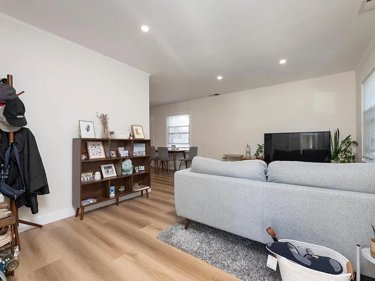 1500 Jasmine St — Photo 7