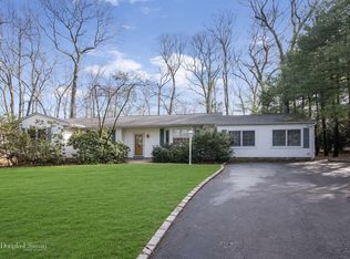 3 Sandpiper Ct, Smithtown, NY 11787