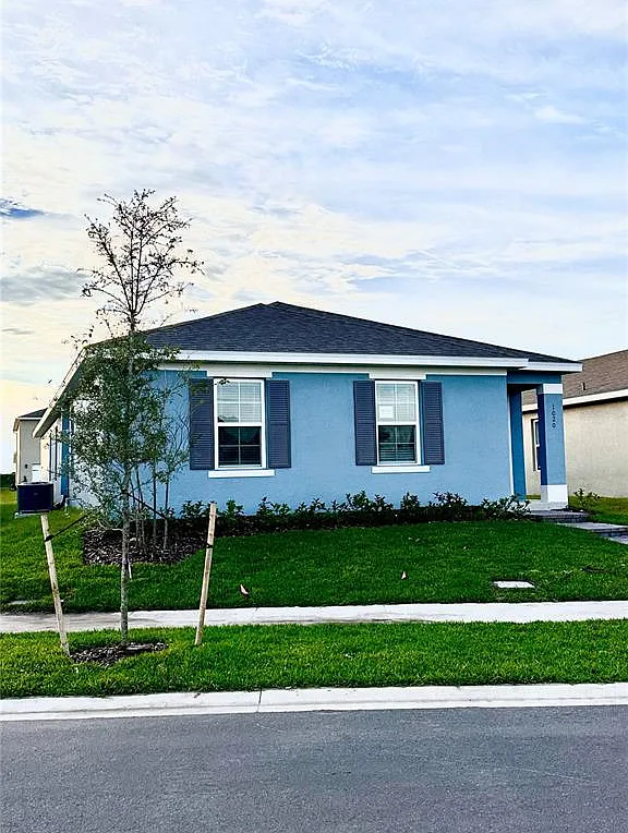 4 bed, 2.0 bath, 1720 sqft, $2,300 — Photo 1
