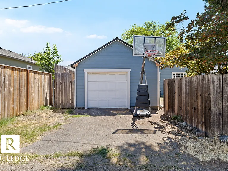 1117 Reddy Ave — Photo 8