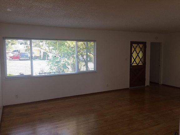 4th image of 27 Parkwood Dr