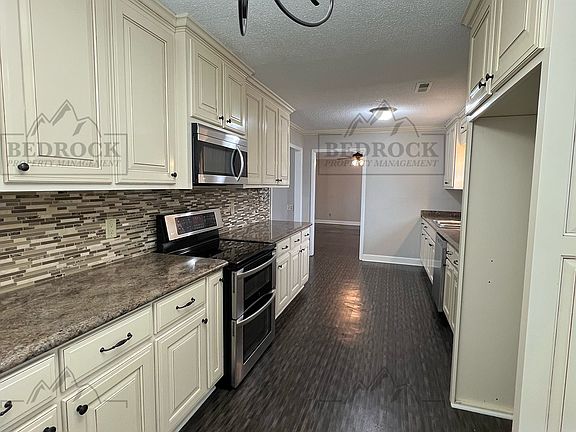 5th image of 1302 Stuart Ave SW