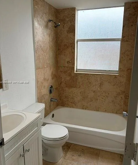 953 SW 10th St #6 — Photo 6