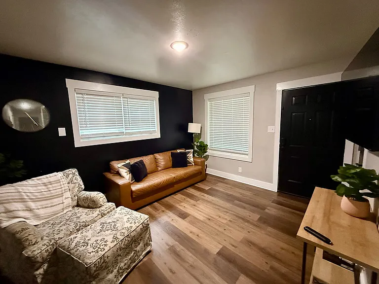 1824 Rosemond Ave — Photo 2