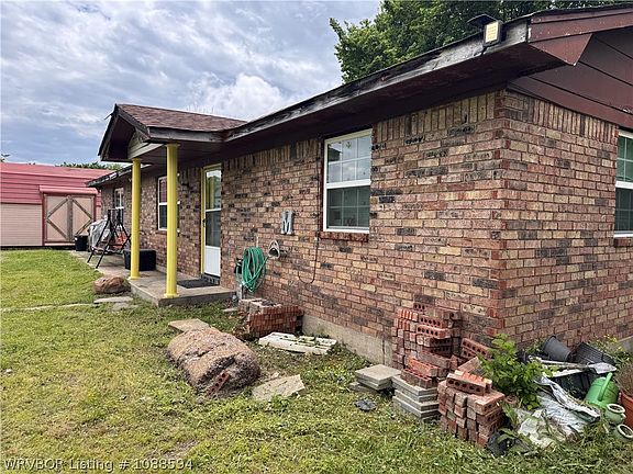 3rd image of 404 Airport Rd