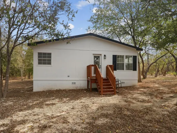 462 Texas Oak Dr, Cedar Creek, TX 78612