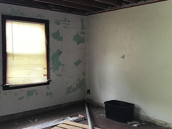 4th image of 5716 Gaylord Dr