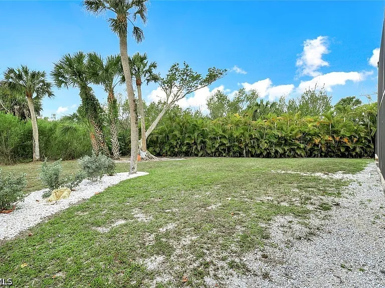2130 Sunset Cir — Photo 32