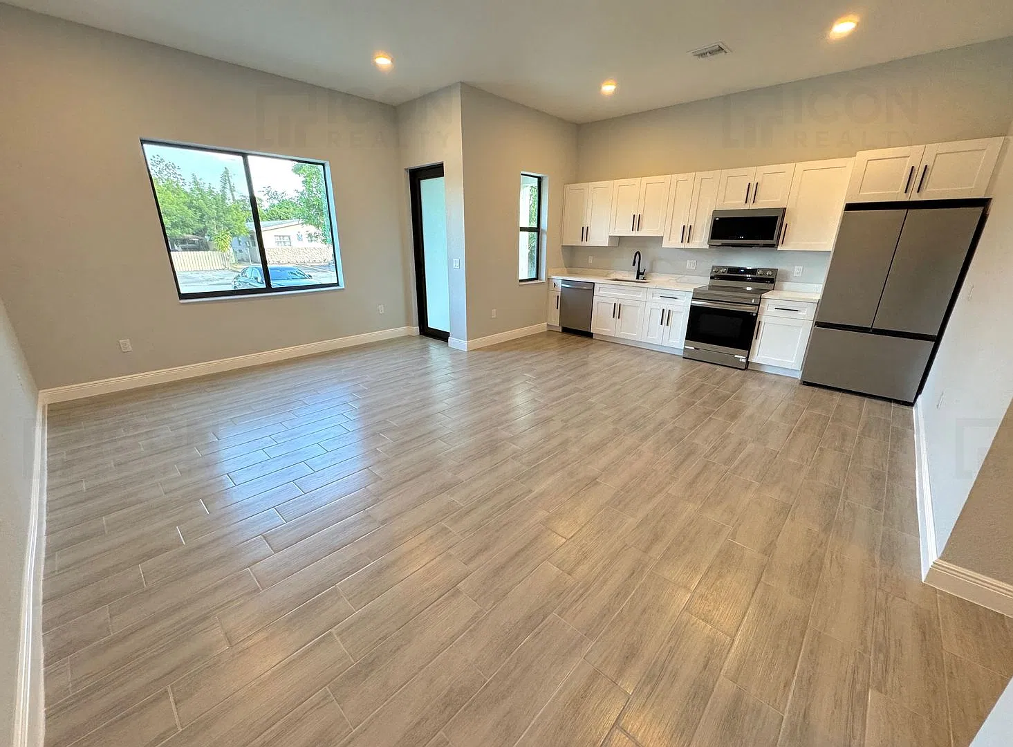 1847 SW 44th Terrace — Photo 2