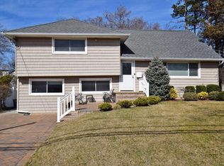 290 Virginia Ave, Oceanside, NY 11572
