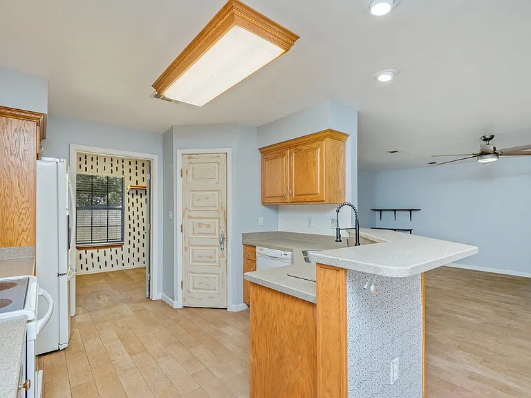 83 Edgewood Dr — Photo 28