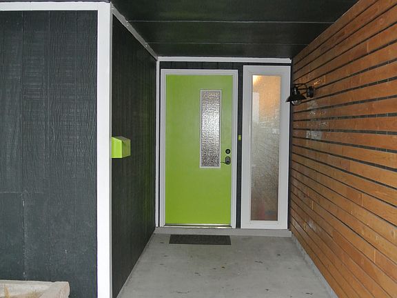 3rd image of 612 Bloomingfield Ln
