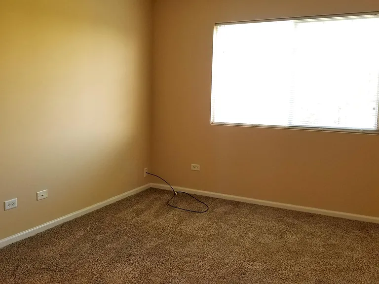 1126 Clover Dr — Photo 13