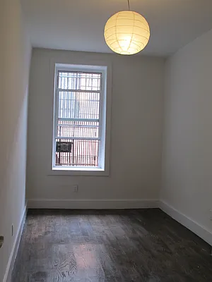 Rented by EXR | media 10