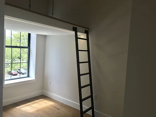 Rented by Lucky Apt Inc | media 37