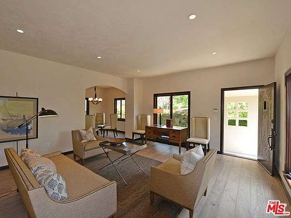 5th image of 2271 N Beachwood Dr #4
