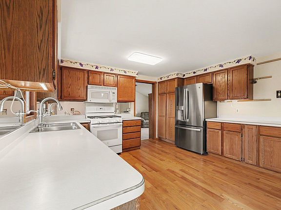 5th image of 9897 Fleming Rd