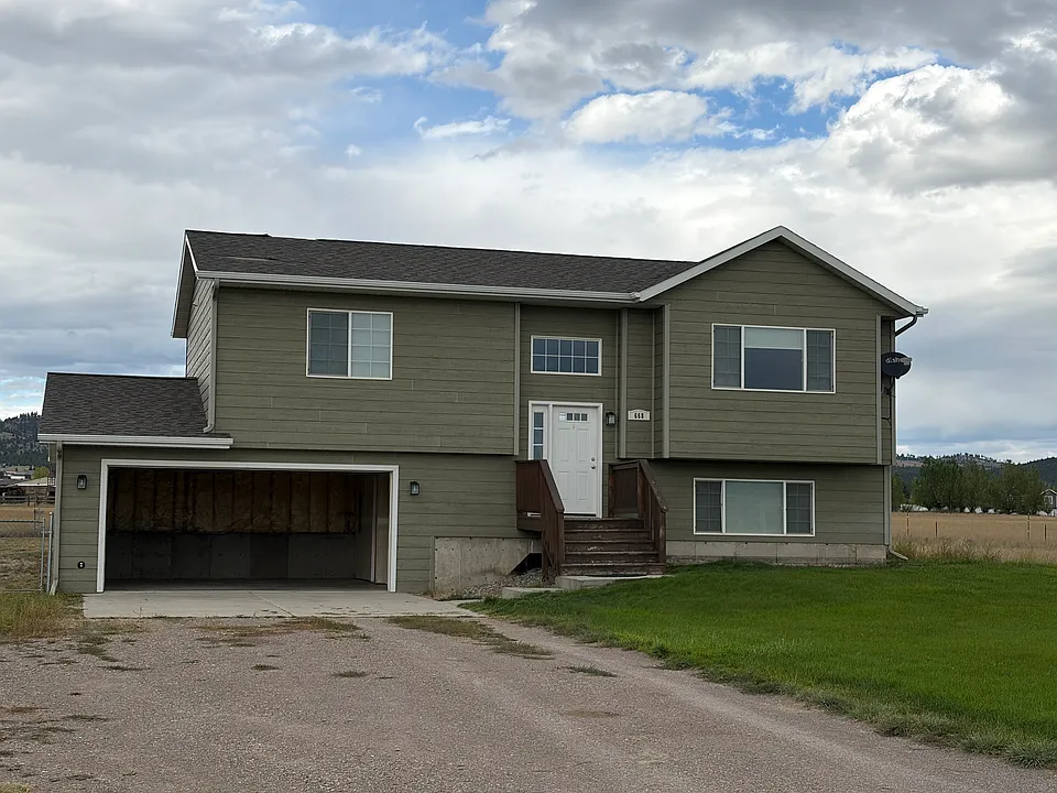 668 Jena Loop