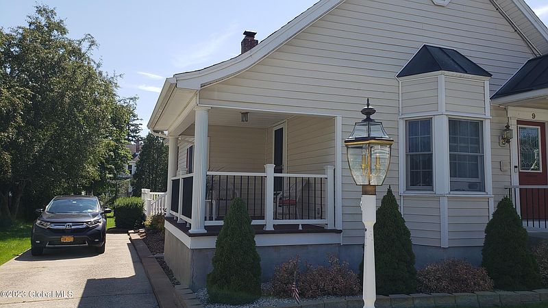 3rd image of 9 Crescent Avenue