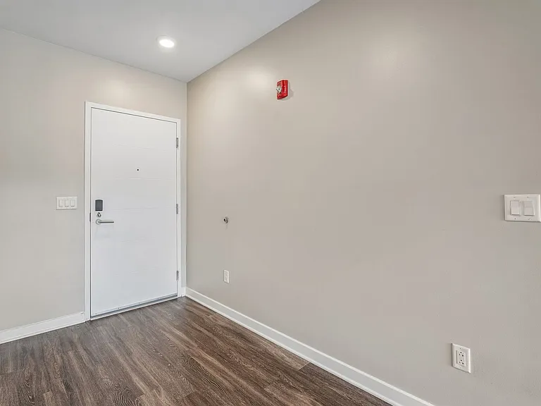 Cosmopolitan Apartments — Photo 14