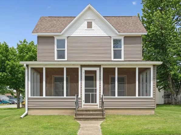 211 Grove St NW, Shellsburg, IA 52332