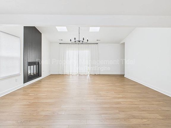 4th image of 236 Huntstree Pl