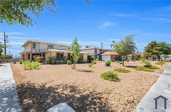 2 bed, 792 sqft, $1,400 — Photo 2