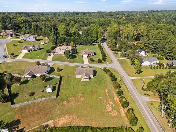 4th image of 1 Hawkcrest Ct
