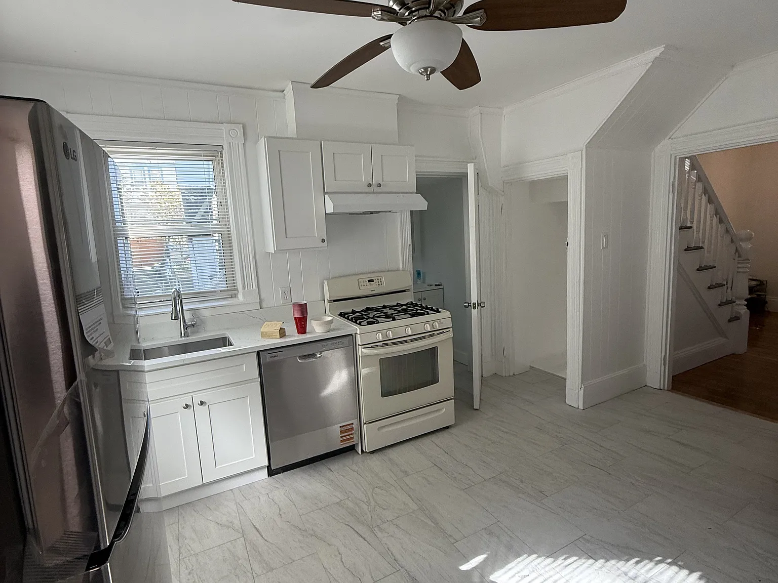 7 bed, 2400 sqft, $1,400 — Photo 4