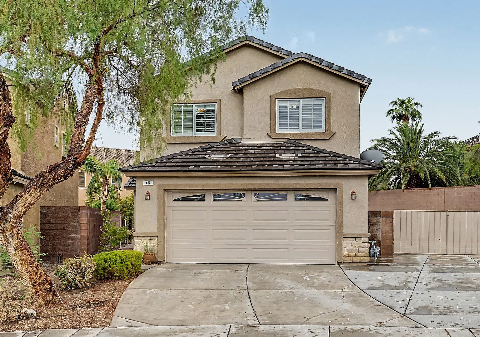 4-Bedroom home with RV Parking! — Photo 1