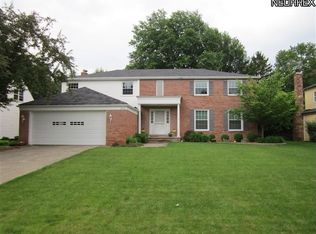 2773 Goldwood Dr, Rocky River, OH