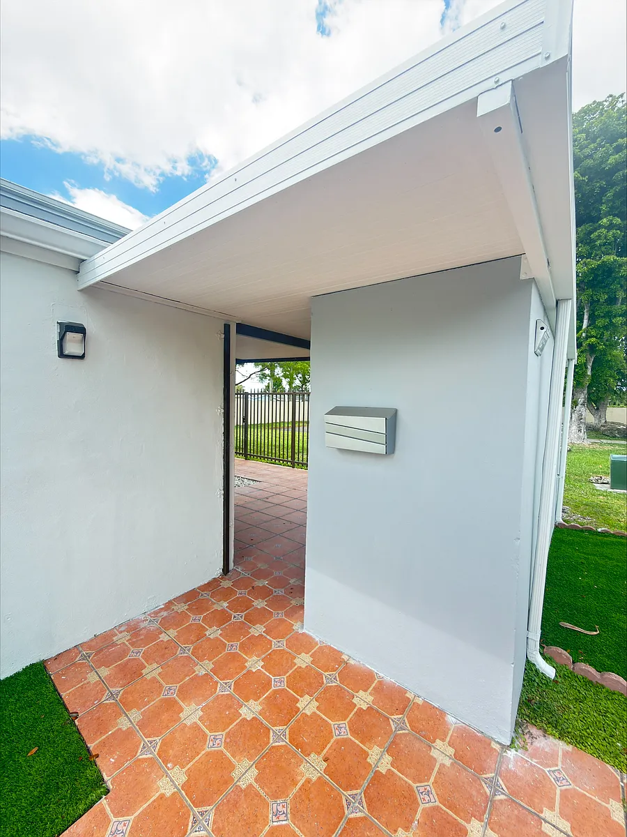 Building Photo - 2560 SW 122nd Ct