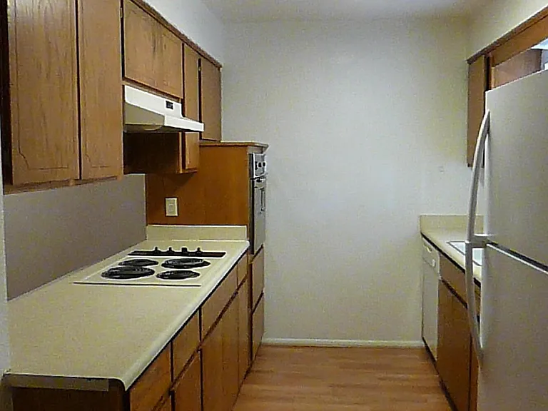 2246 W Corrine Dr — Photo 2