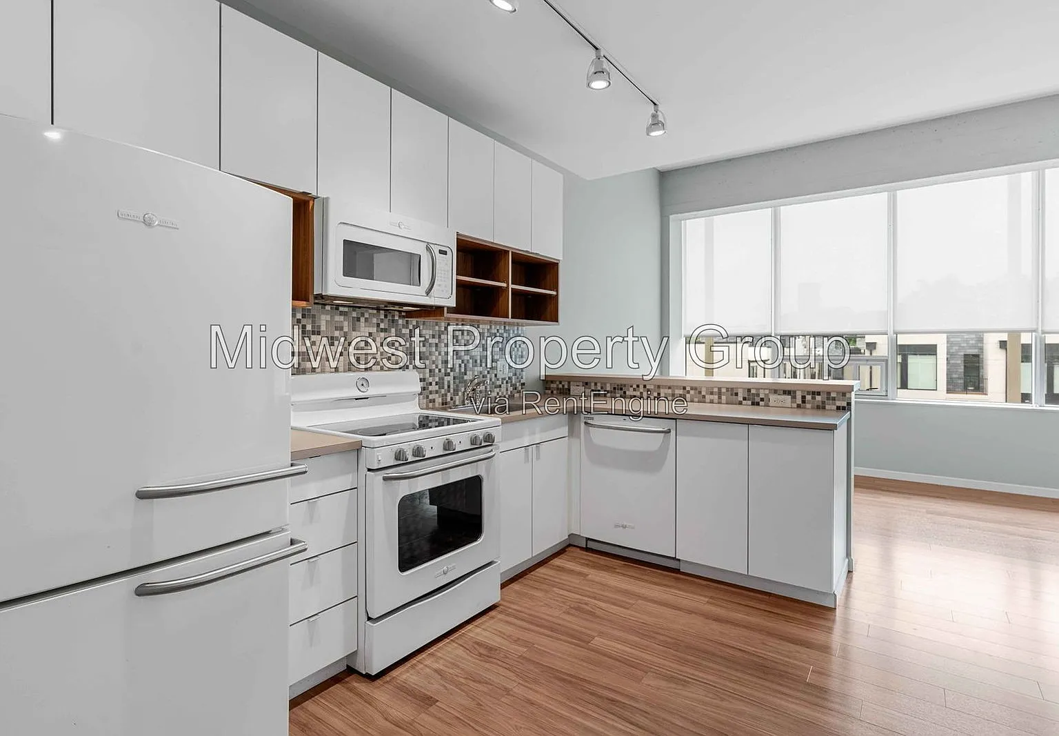 2 bed, 1.0 bath, 755 sqft, $1,095 — Photo 1