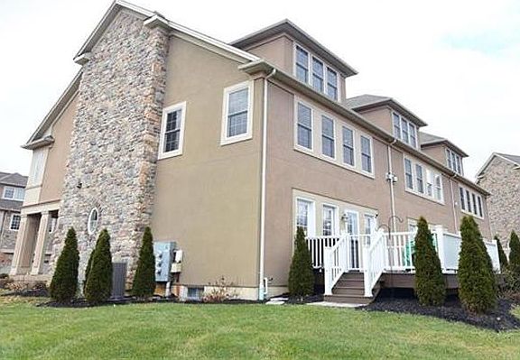 5th image of 913 Greenhouse Dr