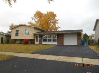 8075 Carlisle Dr, Hanover Park, IL