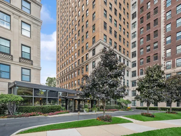 3740 N Lake Shore Dr APT 5A, Chicago, IL 60613