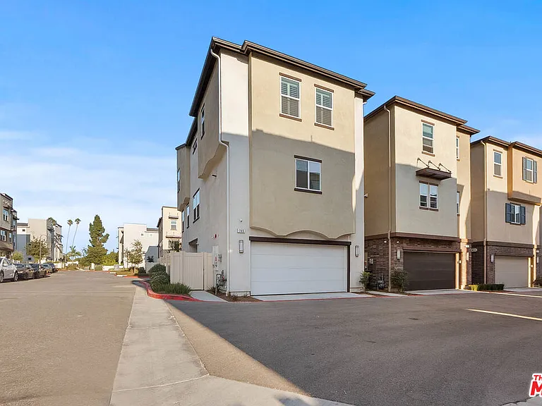 749 Daniel Freeman Cir — Photo 25