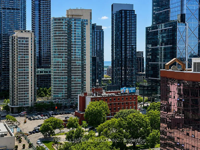 400 King St W #1716 — Photo 11