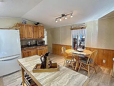 3rd image of 8101 Lake Eloise Dr