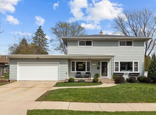 1066 Oak St, Neenah, WI 54956