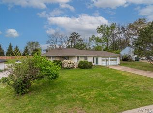 107 Lock Dr, Ballwin, MO
